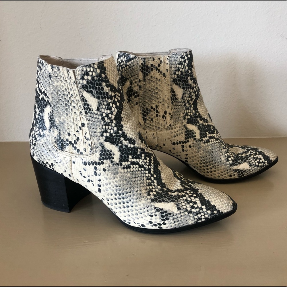 Steve Madden: Snake skin boots